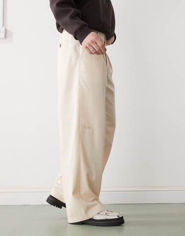 Prohibited soho pleated vintage pants in cream