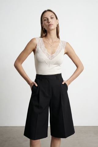 Fitted Sleeveless Lace Blouse