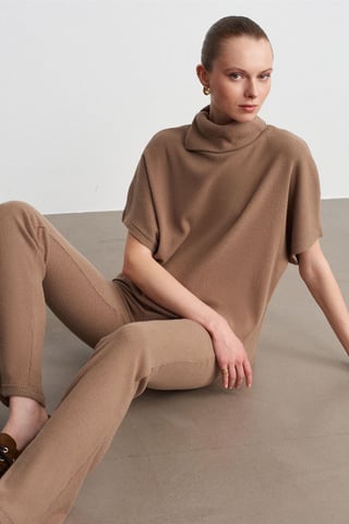 Ribbed Turtleneck Short-sleeve Blouse