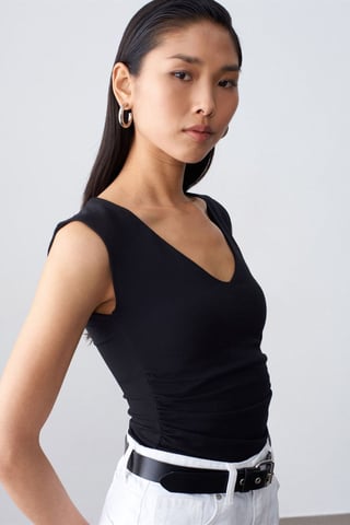 Sleeveless V-Neck Slim Fit Blouse
