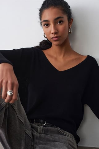 Women's V-neck Ribbed Knit Sweater