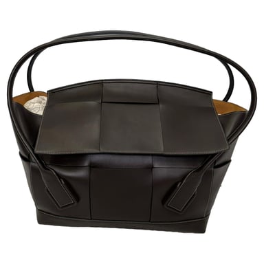 Bottega Veneta Medium Arco Tote-väska i brunt kalvskinn