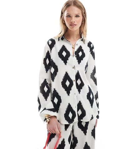 Accesorize mono print oversized beach shirt