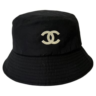 Chanel CC Geborduurde Bucket Hat in Zwarte Katoen