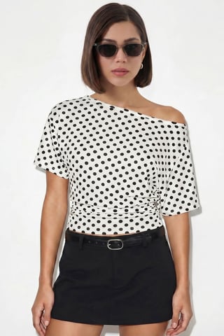 Avskuren axelprickig oversized blus