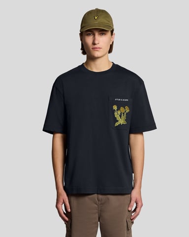 Botanisk broderad fickt-shirt