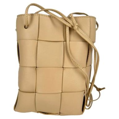 Bottega Veneta Kleine Cassette Emmertas in Beige Leer