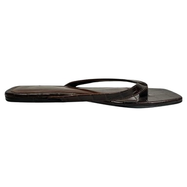 Totême The Flip-Flop Croc-Effect Flip Flops in Brown Leather