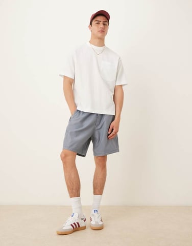 Abercrombie & Fitch 8\\" relaxed short in navy"