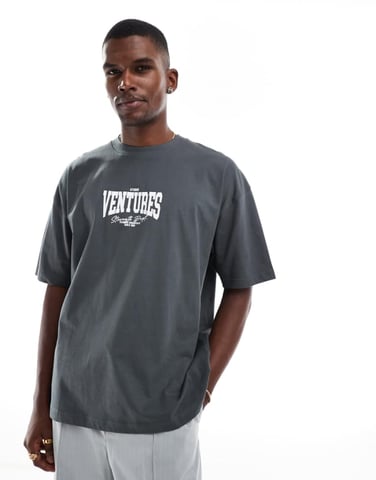 ASOS DESIGN oversize t-shirt med sportgrafik i kolgrå