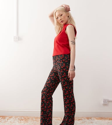 Noisy May Petite flare trouser in cherry print - BLACK