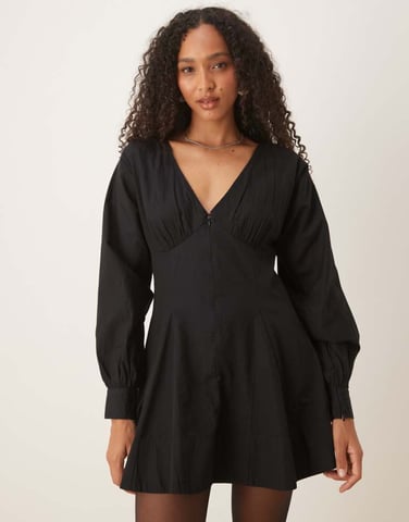 ASOS DESIGN långärmad V-ringad poplin miniklänning i svart