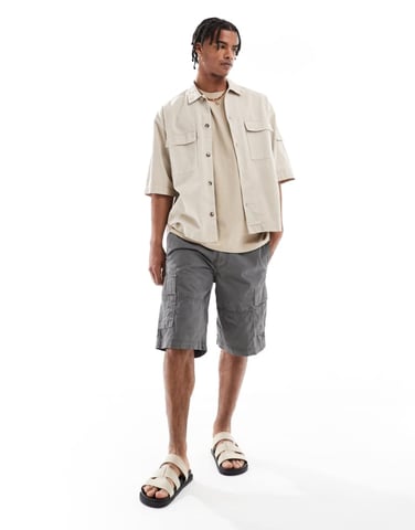 Jack & Jones loose fit cargo short in grey
