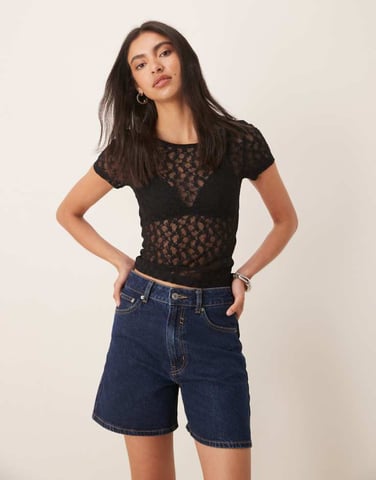 ASOS DESIGN spets kortärmad baby t-shirt i svart