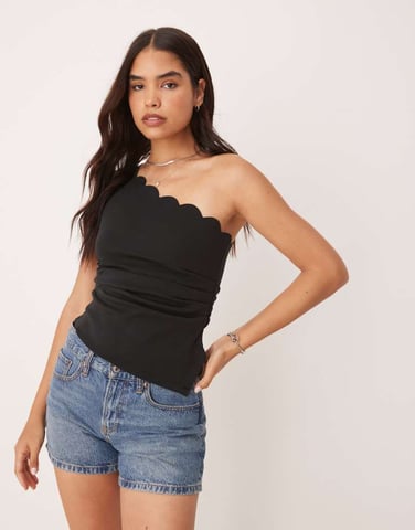 YAS scallopdetalj premium strukturerad jersey topp i svart