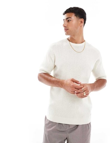 Sliten bomullsrik stickad t-shirt i ecru