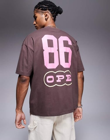 ASOS DESIGN oversized t-shirt med sportgrafik i brunt