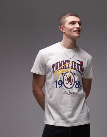 Tommy Jeans varsity universitetsgrafik t-shirt i havre