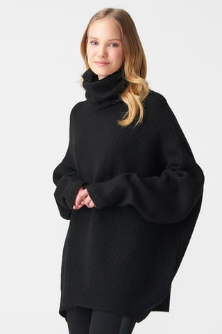 Oversized Ribbed Turtleneck Sweater