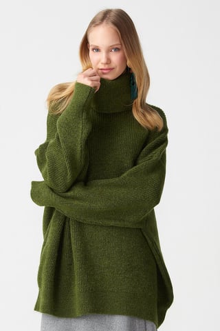 Oversized Ribbed Turtleneck Sweater