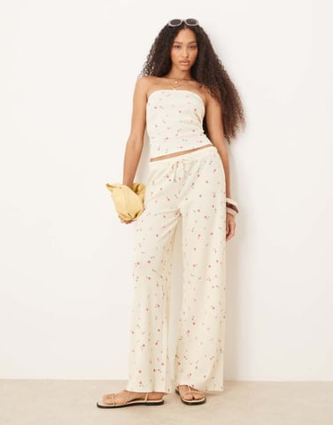 ASOS DESIGN vidbenad våffelbyxa set i citronblommigt mönster