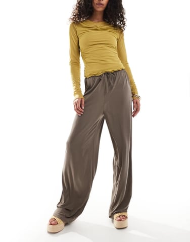 Pieces slinky super soft wide leg trouser in morel brown