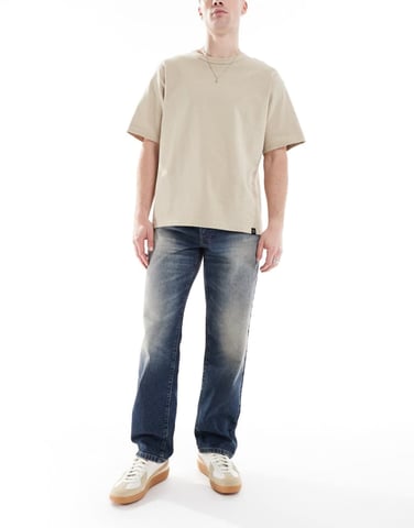 ASOS DESIGN raka jeans med toning i medelblå tvätt