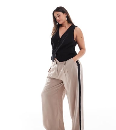 ASOS DESIGN Curve byxdress med veckdetalj och kontrasterande panel i mocha