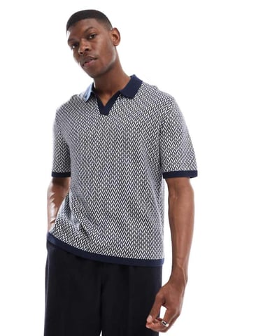 Hollister stickad polo med kontrasterande krage i flerfärgad geoprint