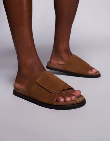 ASOS DESIGN slidiga sandaler i tan mocka med korksål