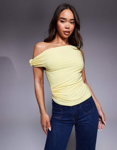 ASOS DESIGN slinky knut axel-top med asymmetrisk fåll i gult