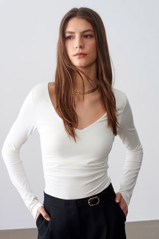Slim Fit V-Neck Knit Blouse