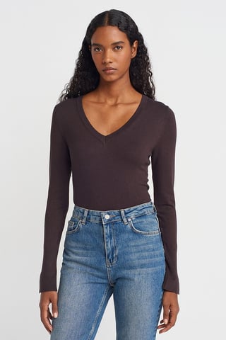 Women's V-Neck Knit Sweater With Side Slit
