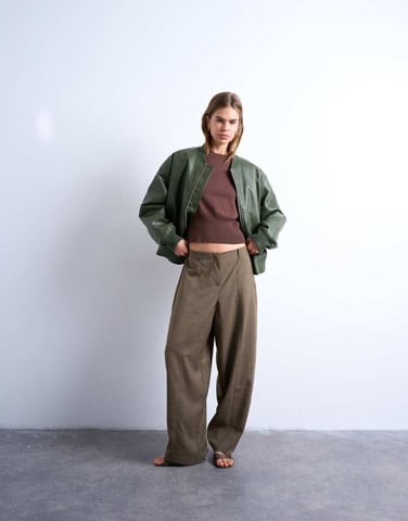 Topshop mid-rise ballongben byxor med ren midja i khaki