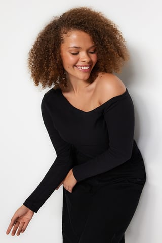 Trendyol Curve Women's Black Plain Long Fitted Plus Size Blouses