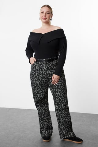Trendyol Curve Dam Svart Enfärgad Lång Figursydd Plus size Blusar