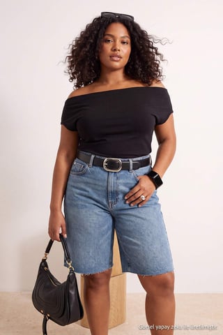 Trendyol Curve Women's Black Plain Short Fitted Plus Size Blouses