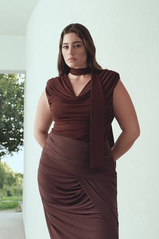Trendyol Curve Women's Brown Plain Sleeveless Fitted Plus Size Blouses
