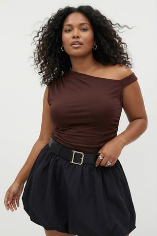 Trendyol Curve Women's Brown Plain Sleeveless Fitted Plus Size Blouses