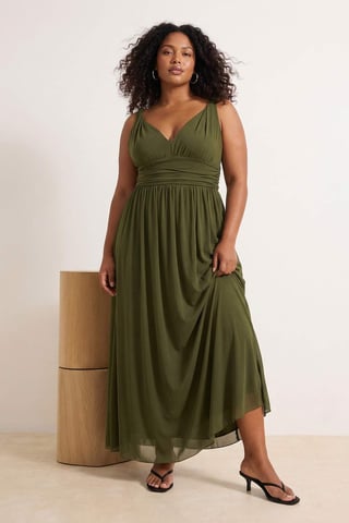 Trendyol Curve Women's Green Plain Maxi Sleeveless Graduation / Prom A-line Plus Size Dress