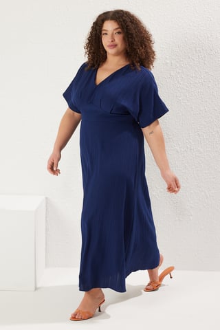 Trendyol Curve Women's Dark blue Floral Maxi Short Casual A-line Plus Size Dress