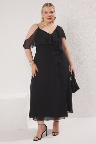 Trendyol Curve Women's Black Floral Maxi Short Stylish/Night Asymmetric Plus Size Dress