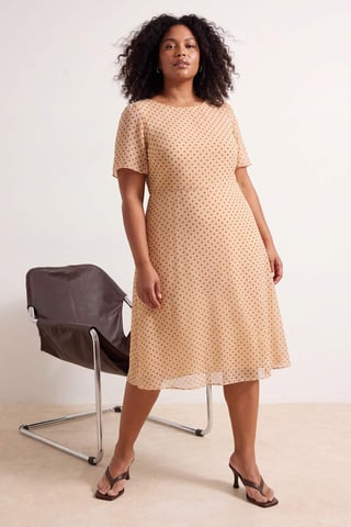 Trendyol Curve Women's Ecru Animal print Midi Short Casual A-line Plus Size Dress