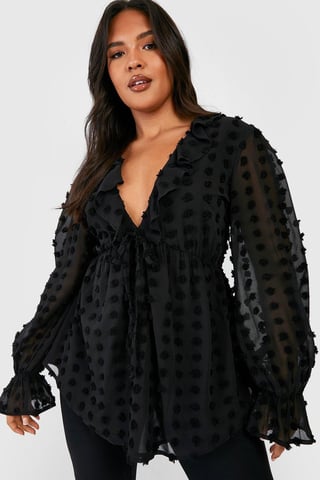 Boohoo Plus top van dobby-chiffon met ruches en smokwerk