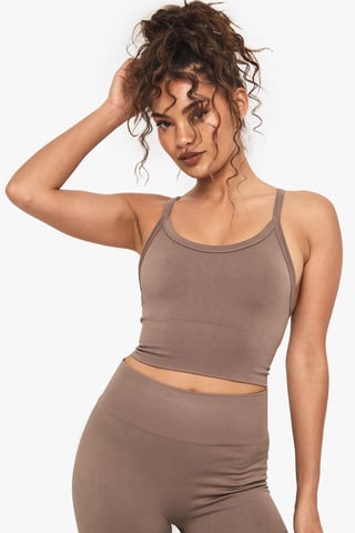 Boohoo Basics naadloze geribde longline-sportbeha met lichte ondersteuning