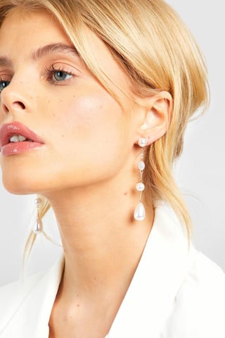Boohoo Lange oorbel met meerdere parels