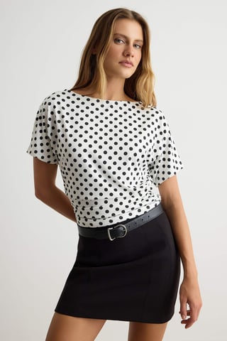 TRENDYOLMİLLA Women's Ecru Polka dot Short Fitted Blouses