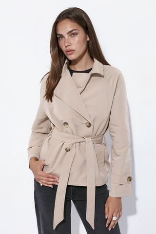 Korte soepelvallende trenchcoat met ceintuur