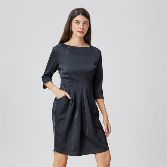 Pegged dress with pleats - Image 2