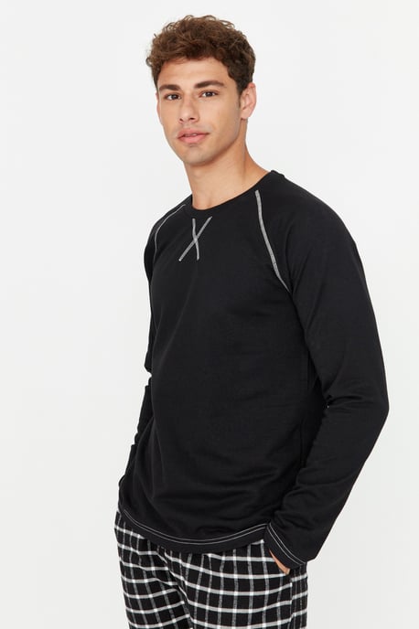 Trendyol Herrar Crew Neck Pyjamas Set - Image 3